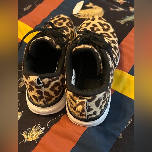 APL tennis shoes with minor flaws - Picture 3 of 3